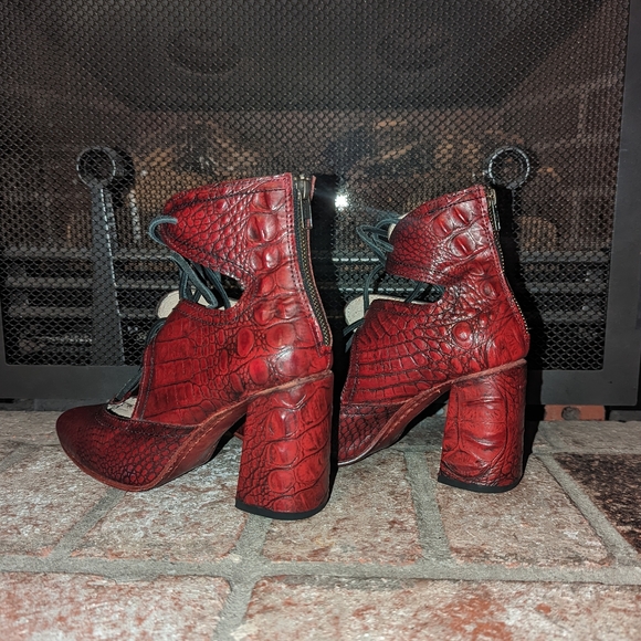 FreeBird JOYCE Red Croc Bootie Size 10 - Picture 8 of 15